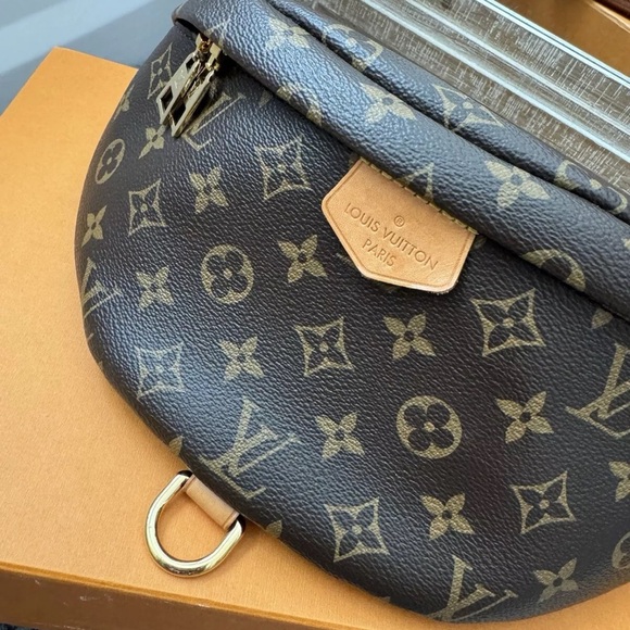 Louis Vuitton Discontinued Monogram Bumbag - Picture 2 of 12